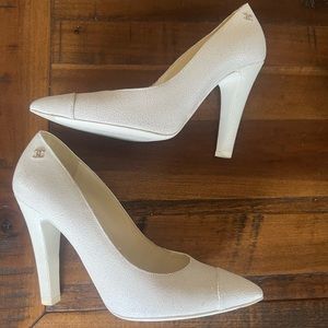 Chanel cracked leather white heels, size 38.5